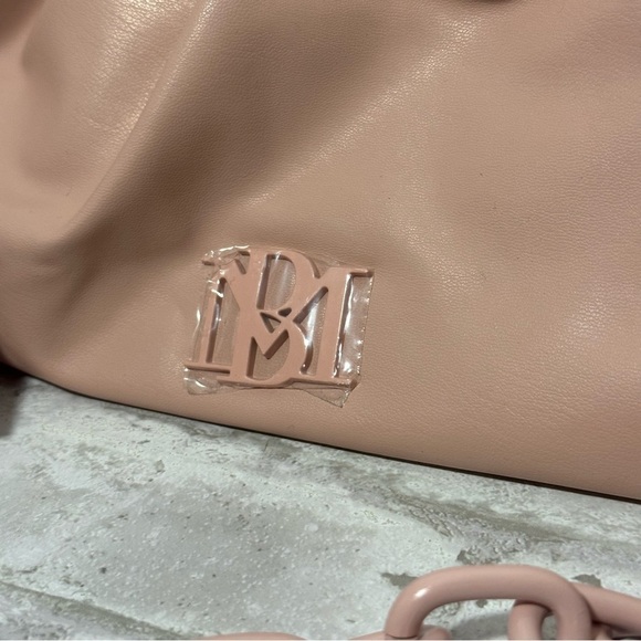 NWT BADGLEY MISCHKA Blush Pink Wrapped‎ Frame Clutch Ruched Chain Vegan Leather - Picture 2 of 8